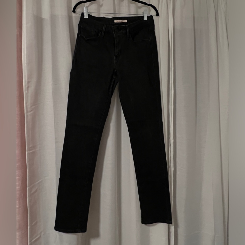Black Levi’s Midrise Jeans